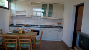 B - apt with patio & sea view close to the beach